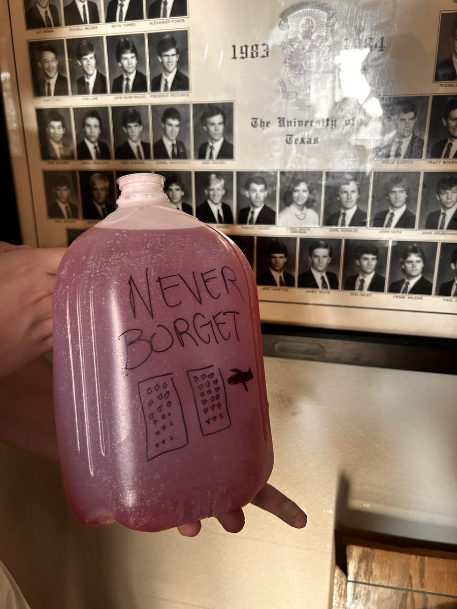 Mike “Finger” Ehrmantraut tweet media