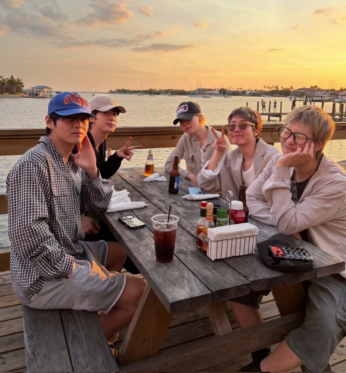 Chloe May Reacts ⅞ SEEING BTS & Meeting PPW & JD tweet media