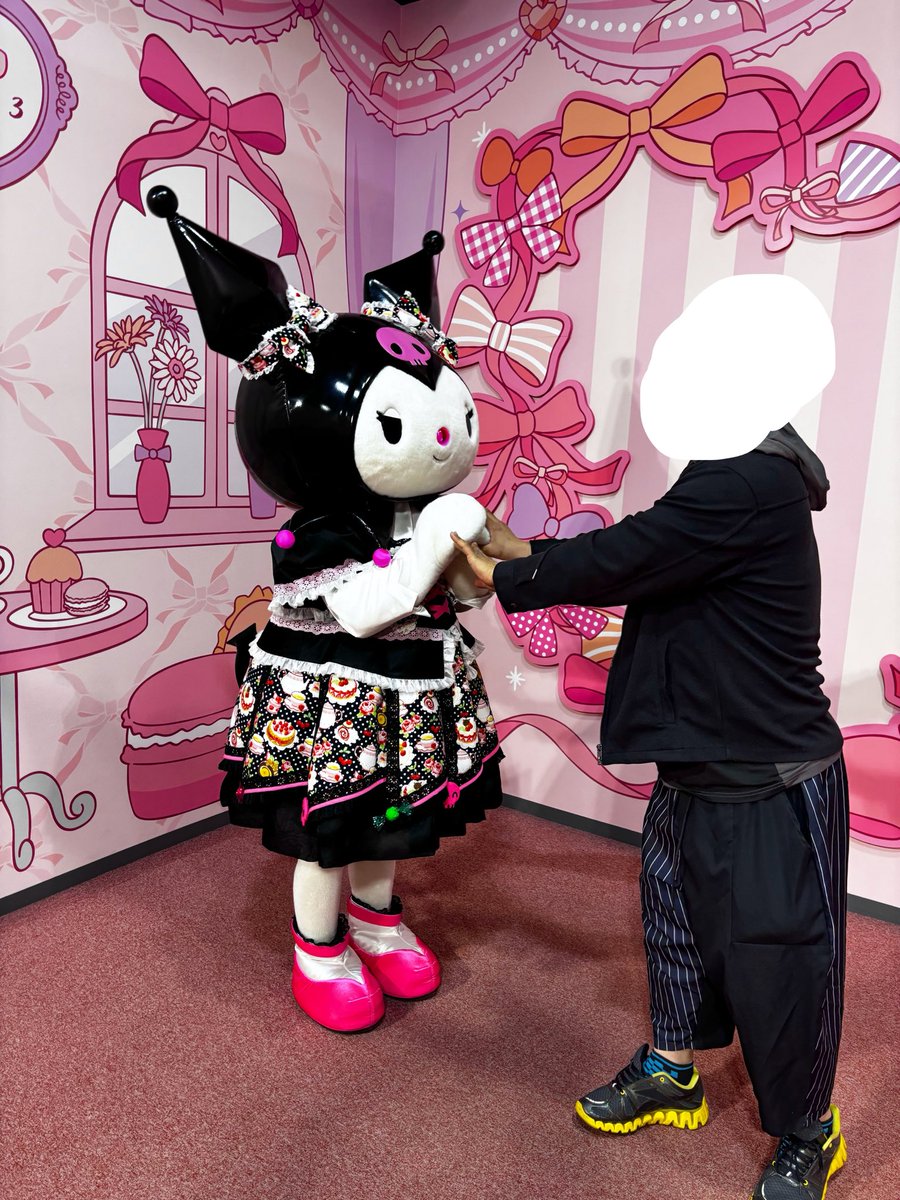 kj_h16's tweet image. #マイメロ のアニメ📺面白かったけど、すぐ終了した様な🙄意外とマイメロが、ポーッとした感じだったから、はっきりしている #クロミ の方が好きだった😄「昔、アニメ観たよ❗️」って伝えた〜🥹結構、クロミグッズ身に付けた人多かったよ🤗続けて投稿します🙏#ハーモニーランド🎡