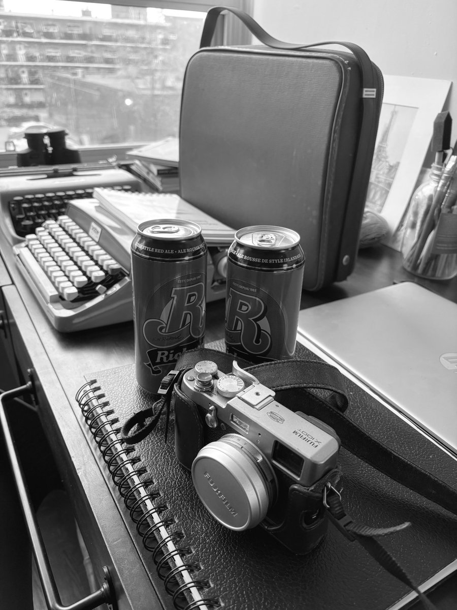 ColinMarcano's tweet image. Friday night with the Artist #art #bw #monochrome #blackandwhitephotography #happyfriday