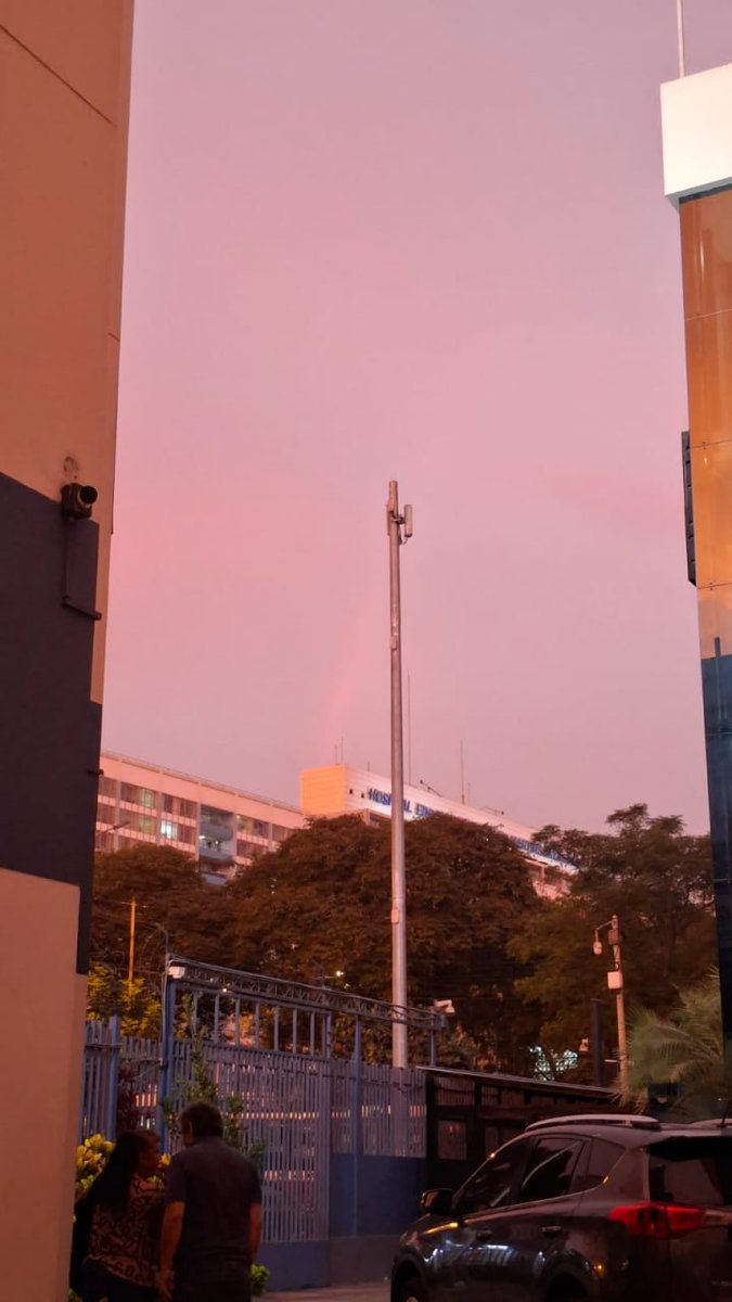Senamhiperu's tweet image. #Video/Foto #Senamhi #Minam Los distritos de Lima se llenaron de magia: un atardecer fue acompañado de un arcoíris que sorprendió a todos.