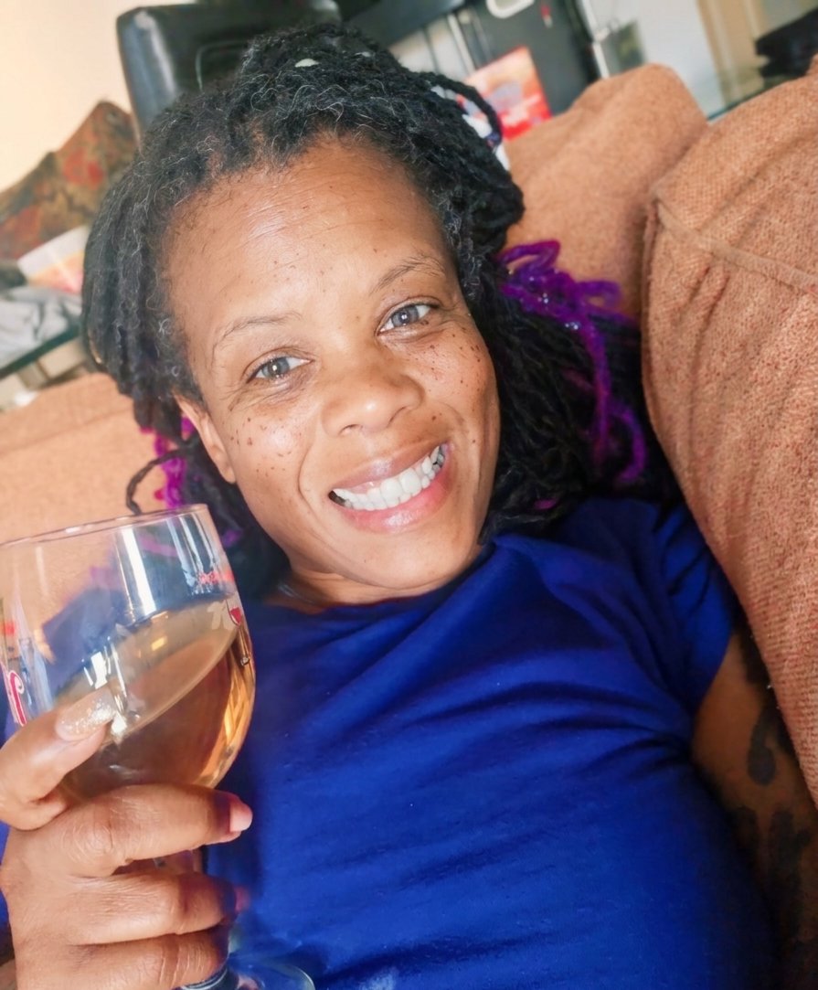 XO4lyfe__'s tweet image. It’s officially Fryay! 🥂 Cheers to the weekend, good vibes, and a little 'me time.' Let the relaxation begin! ✨ #FryayVibes #WeekendLoading #CheersToTheWeekend