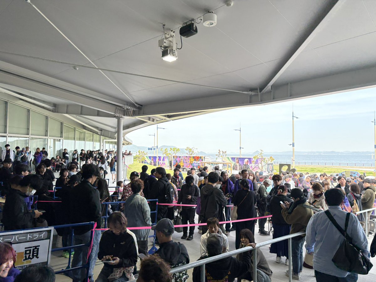 303yiknie's tweet image. あなぶきアリーナ着！
タンブラー列ヤバい💦
#FYOP+
#B’z