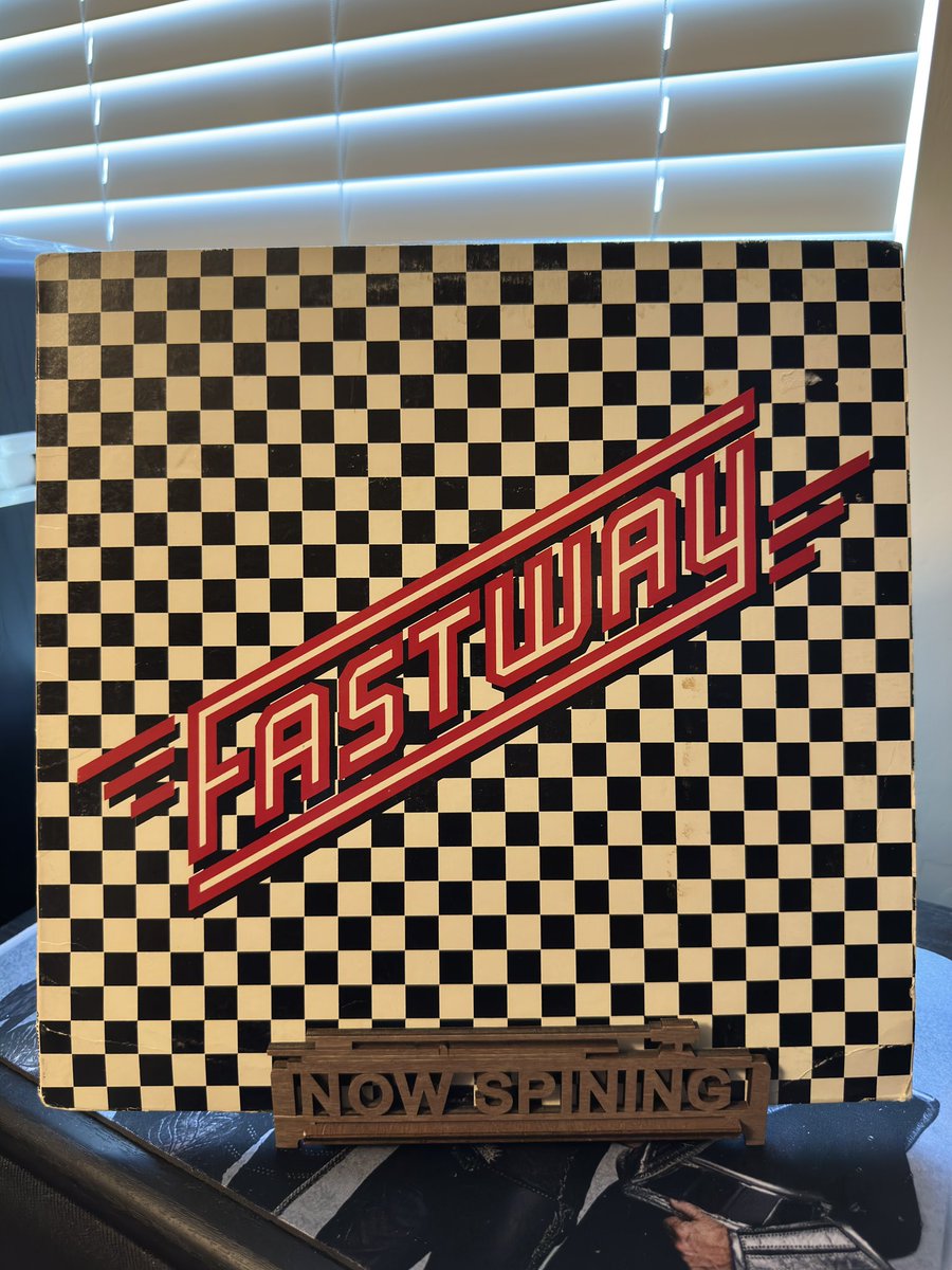 DennisWoods's tweet photo. Fastway ~ S/T (1983)
🤘🔥🤘🔥🤘 #nowplaying #fastway #vinyl https://t.co/SIO6SSrHtM