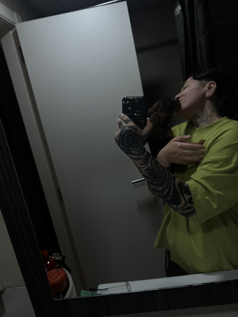 valublas's tweet photo. Éramos Coqui y yo contra el mundo, un día me enamoré, apareció Lucía y se quedó, y pasamos a ser Lucía, Coqui y yo, como os explico que ahora somos Lucía, Coqui, Cuqui, Mocca y yo (que nos den la ayuda de familia numerosa gracias) https://t.co/unYYGJWPcO