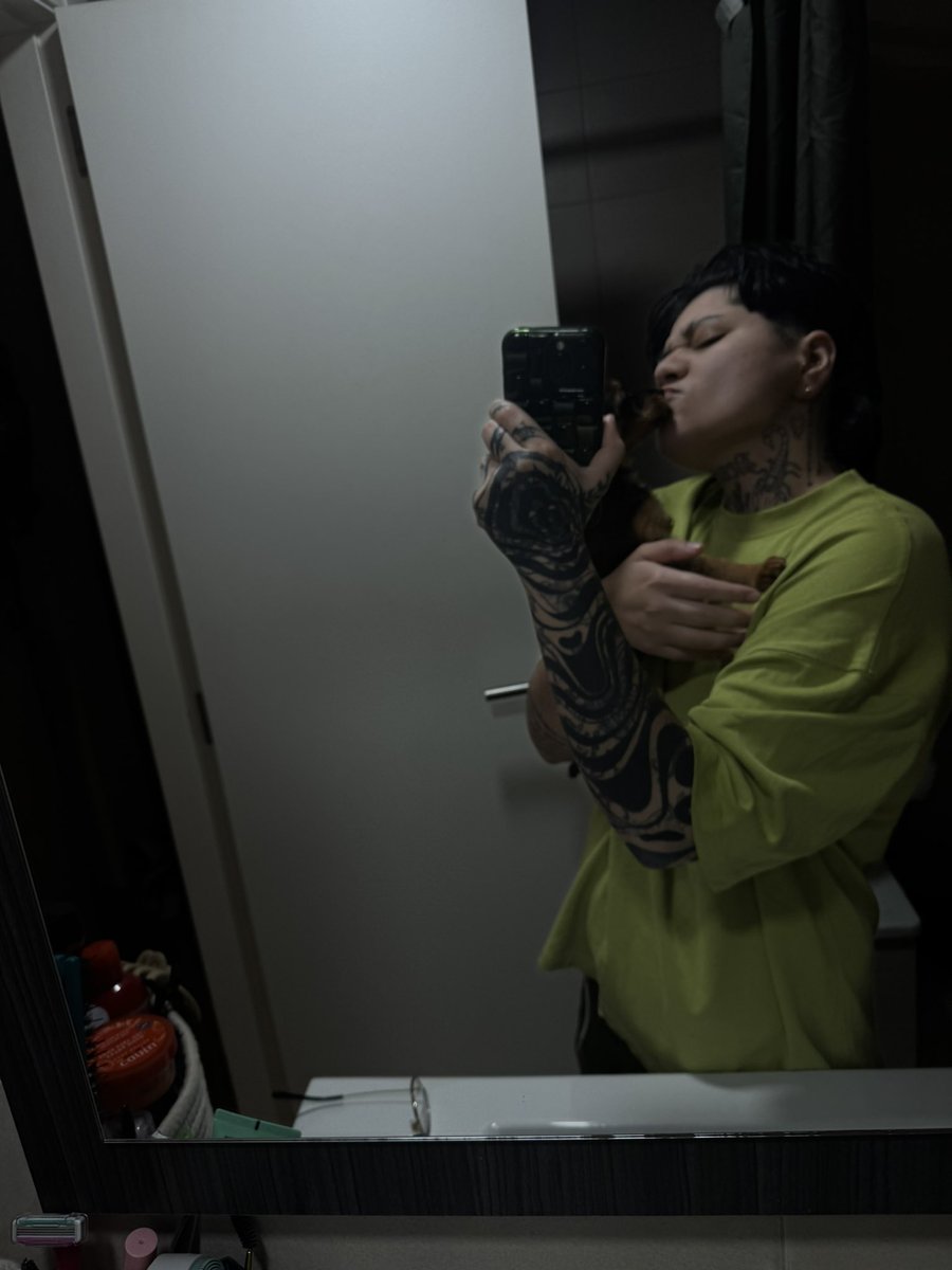 valublas's tweet photo. Éramos Coqui y yo contra el mundo, un día me enamoré, apareció Lucía y se quedó, y pasamos a ser Lucía, Coqui y yo, como os explico que ahora somos Lucía, Coqui, Cuqui, Mocca y yo (que nos den la ayuda de familia numerosa gracias) https://t.co/unYYGJWPcO