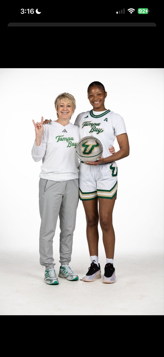 Savannah Curry tweet media