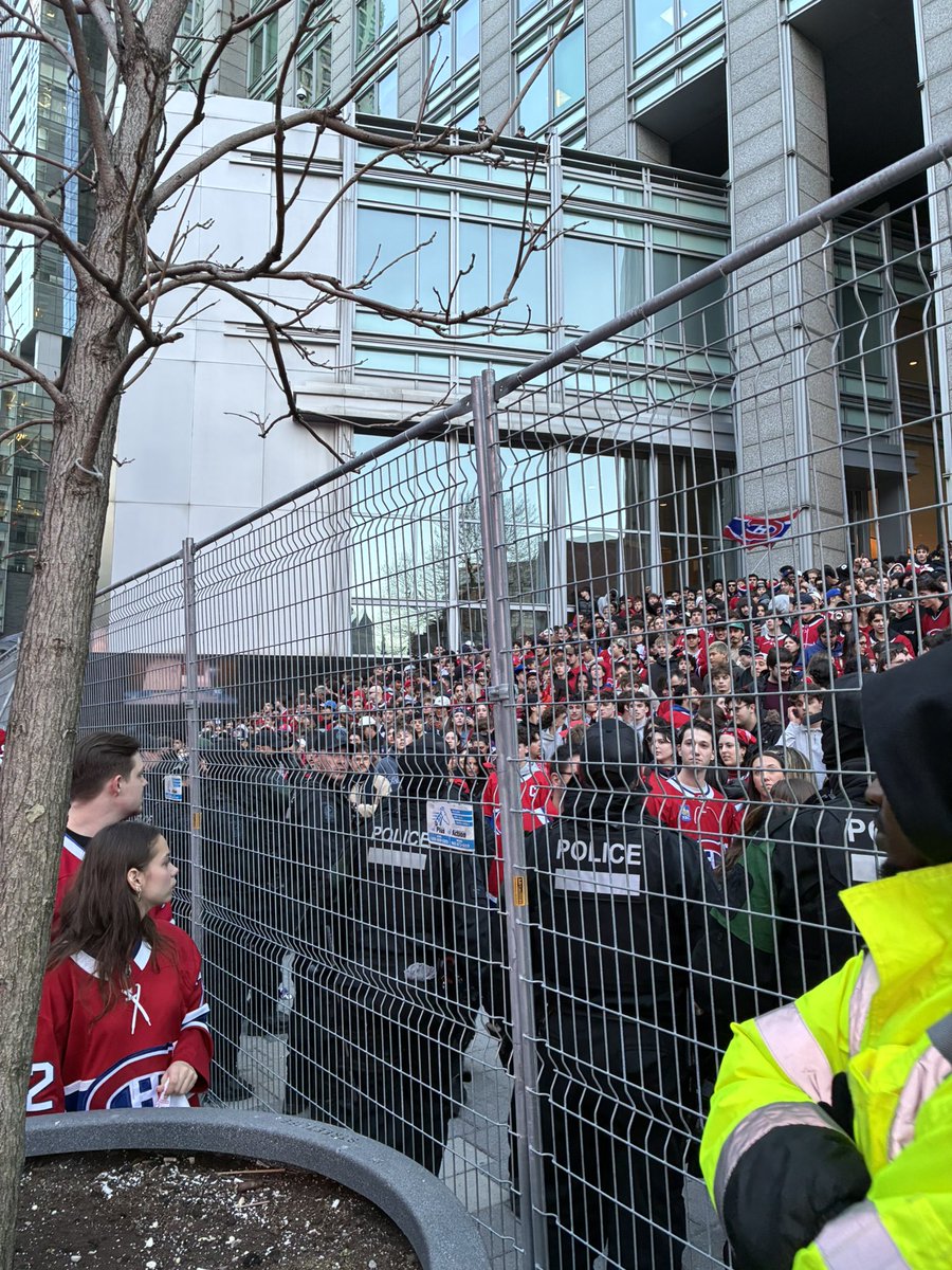 hsnorth_'s tweet image. As the #Habs take the lead, some kind of smoke bomb was thrown among the celebrating fans. Montreal police are out, in numbers