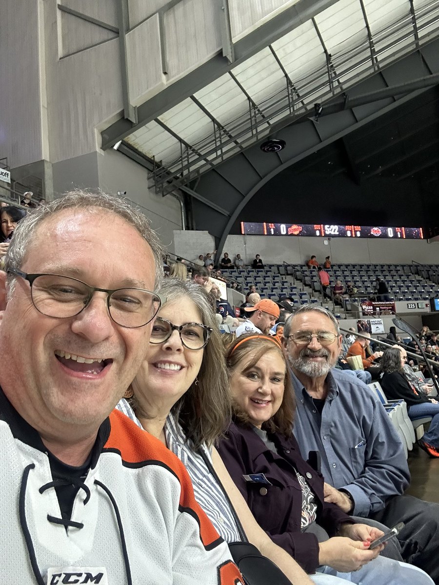 Playoff hockey night in Fort Wayne with Rita and Chuck!
#LetsGoKomets
<a href="/AuntieAnnes/">Auntie Anne’s</a> Ft Wayne