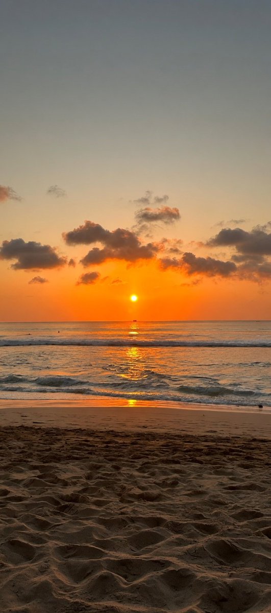 Guissepie31393's tweet image. This sunset brought to us by,

               Bali, Indonesia

            #sunset  #Bali  #Beach 

                Credit: Mookie99