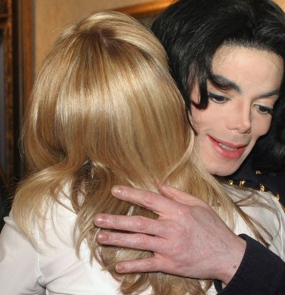 Acho que o sucesso e a minha fama era pq eu queria ser amado. E é só. Essa é a verdade. Eu queria que as pessoas me amassem, me amassem de verdade, pois eu realmente me sentiria amado. Talvez se eu refinasse mais a minha arte, talvez as pessoas me amassem

#MichaelJackson