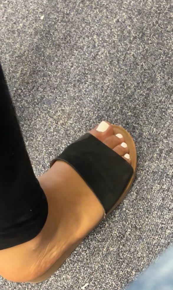 username019616's tweet image. feet of the day #feet #feetfetısh #hs #candid #feetcandid #teenage #toes