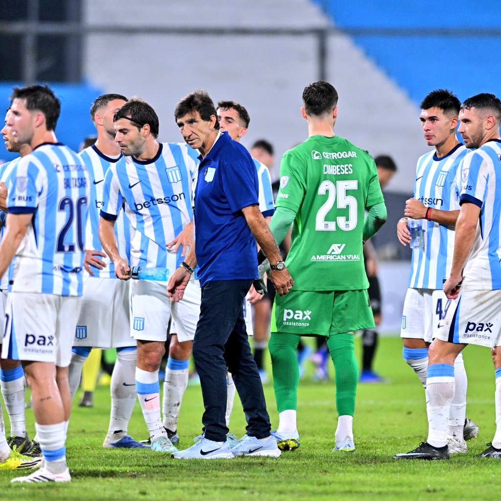 LeandroAdonio's tweet image. ¡Todo confirmado en #Racing ante #Barracas! ⚽️

👉 Cambeses; Pardo, Sosa, Di Césare; Cannavo, Zuculini, Zaracho, Conechny; Solari, Maravilla y Toto Fernández.
