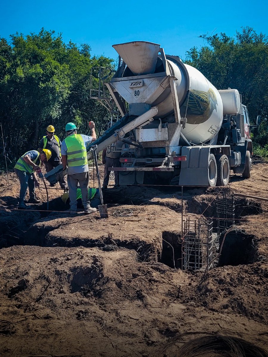 MartinLlaryora's tweet image. ¡Nuevas #obras en cada rincón de nuestra provincia!

El paraje #VirgenDeLaPeña, cerca de la localidad de #Serrezuela, en el departamento #CruzDelEje, se suma a las zonas del interior profundo de nuestra #Córdoba a donde llegan las obras a través del Plan de #IgualdadTerritorial,