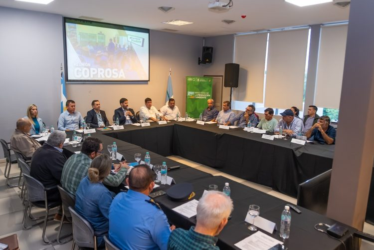 AgenforNoticias's tweet image. ➡️ El Gobierno de Formosa y SENASA activan medidas excepcionales para proteger la ganadería frente a la emergencia climática

🌐 Nota completa: agenfor.com.ar/2026/04/el-gob…

#Agenfor #Producción #MPyA #SENASA #Formosa