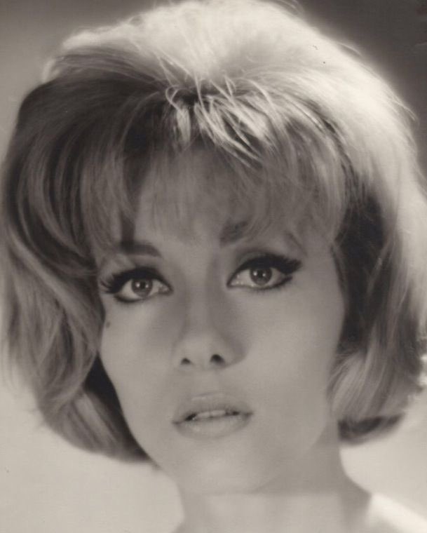 Ingrid Pitt Thinker tweet media