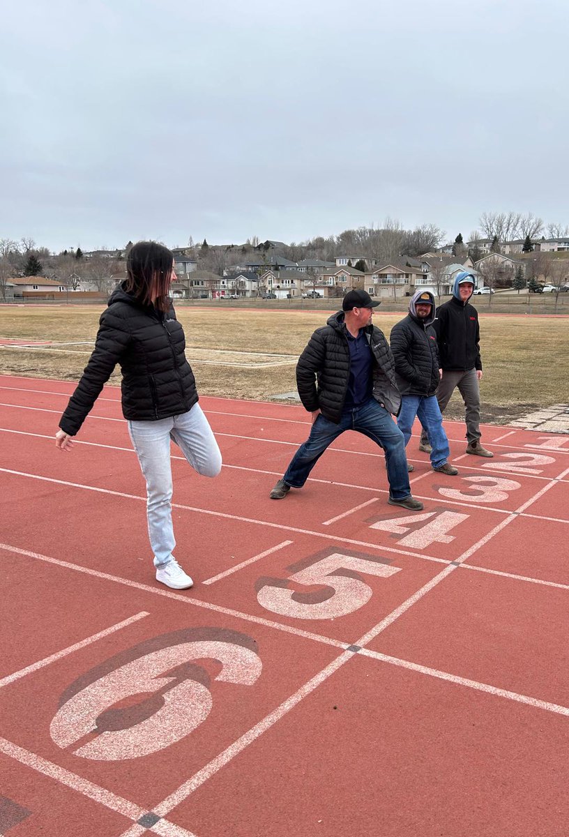 RedfernFarmSvc's tweet photo. A few of our team members recently gathered to help kick off Journey 5km by @winfieldunitedcanada 💪🚶‍♀️

Our team outing featured a carb-loading lunch and stretching it out before we get those steps in!

@domoreag  ❤️

#WinFieldJourneyForAg https://t.co/OrO8V8RTJa