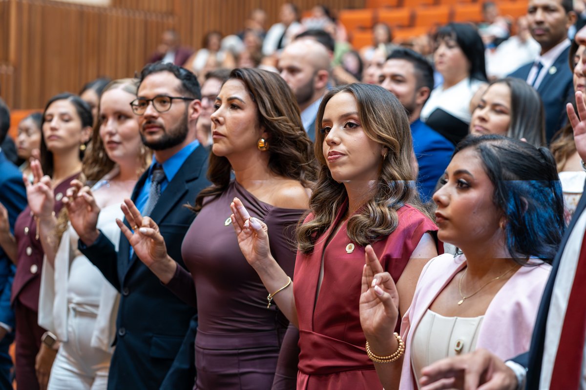 SedeManUNAL's tweet photo. #SomosUNAL | 🎓✨ 521 profesionales comienzan un nuevo capítulo

La Sede Manizales UNAL celebró sus jornadas de grados, donde estudiantes de pregrado y posgrado culminaron una etapa clave en su formación académica.

Conoce los detalles de estas jornadas👇
https://t.co/xdfCIxXuNB https://t.co/fr0eIOUrLo