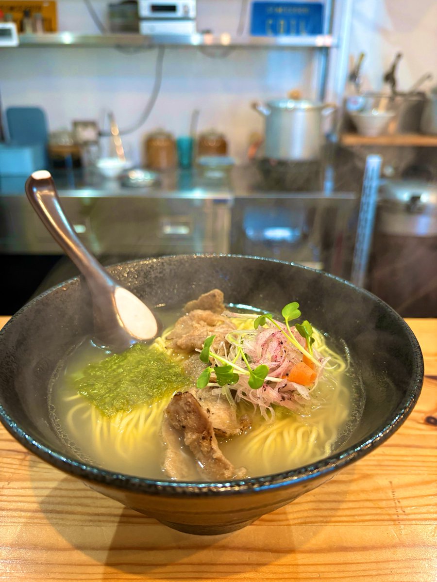 4/25(土) coilコイル隠れ家ラーメン屋11:30〜🍜全種類¥800‼️替え玉¥100

まろやか牛スープ🍜
🔴醤油/味噌/ソルト/塩バジル/スパイシー/カレー
＆上には柔らか牛タン‼️

本日快晴☀️ちょっと足を伸ばして?ちょっとそこまで?お出かけしたら.ぜひ不思議な隠れ家空間coilへ❗️オープンキッチンでラーメン🍜を