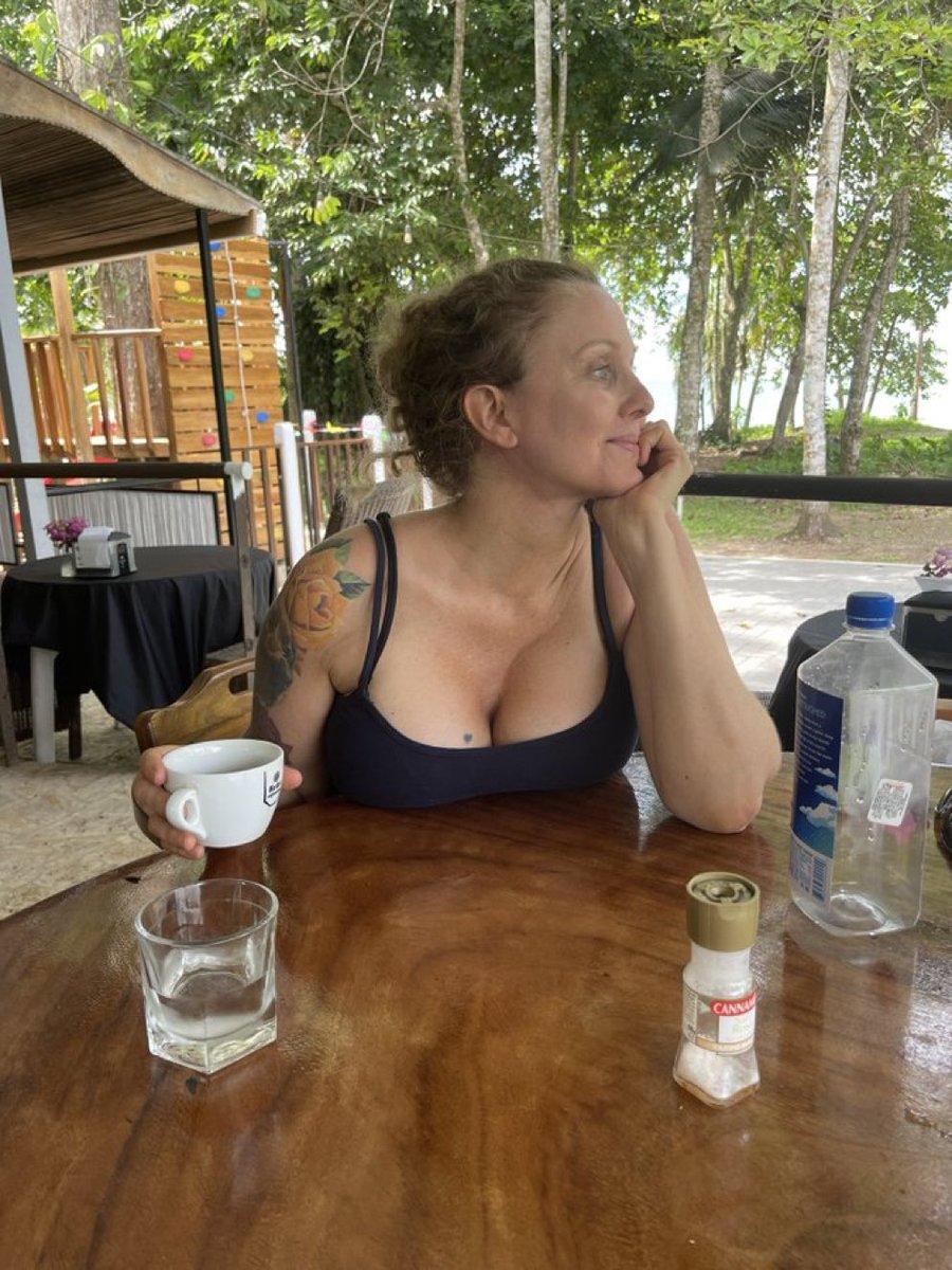 julia Ann tweet media
