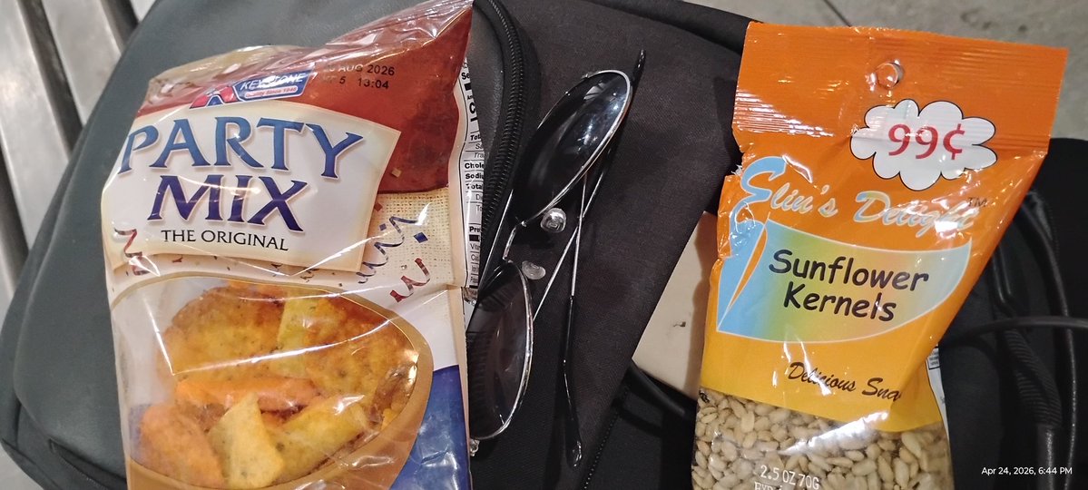 David_Lee_Evans's tweet image. #Dinner, shell-less sunflower seeds and party mix chips!! #FTW
Now let's research the current basketball game @sixers vs #Celtics.