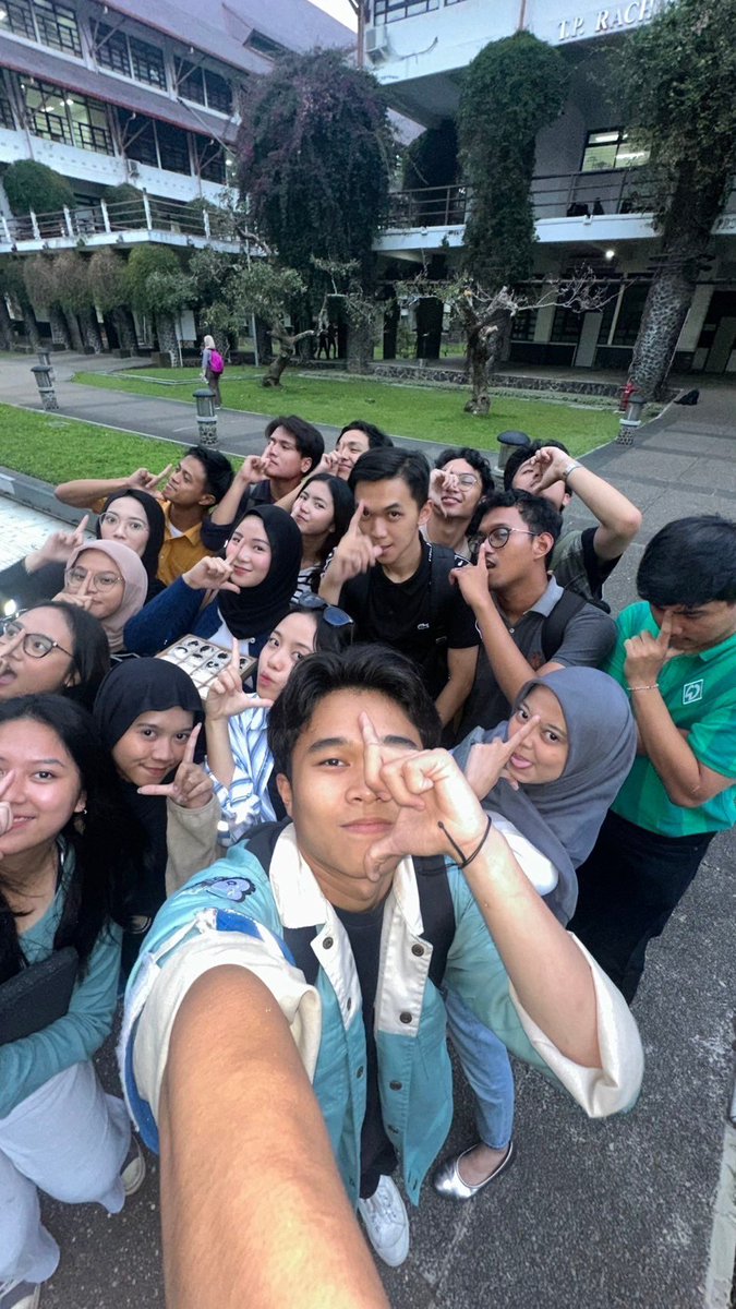 cizzburger's tweet photo. HUHUHU LOVE U GUYSSSSS 🥺🥺♥️♥️ https://t.co/WhwFAq9HPt