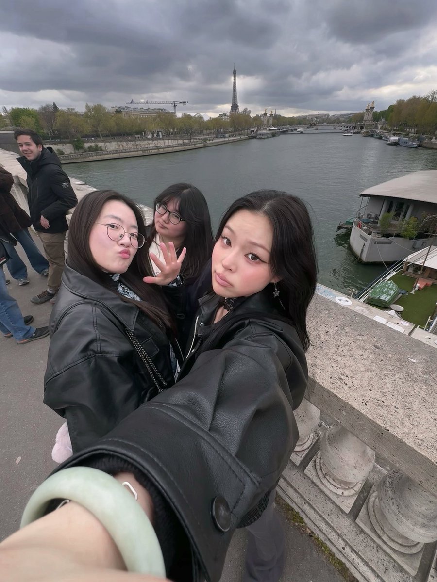 0ct3l's tweet photo. 행복만가득했던4월첫째주paris!!!😍❤️… https://t.co/TBJVMlBVWx