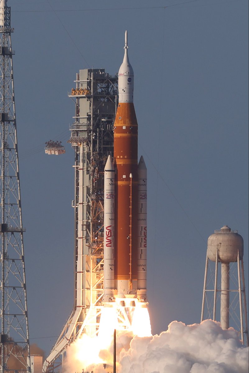 Emptyskull7's tweet photo. @Mo40844538 @ChinaNow24 “Fuel is stored in the pod” is the same as saying “pee is sorted in the balls” with complete confidence. Why do you think a launch system is needed?? It’s not just there for fun https://t.co/uejQehbzBR