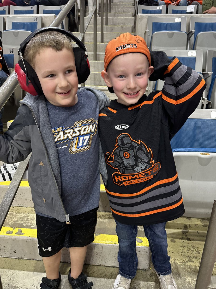 mncarroll12's tweet photo. Kelly Cup Playoffs!! #LetsGoKomets 🏒 https://t.co/FcgmGwsixf