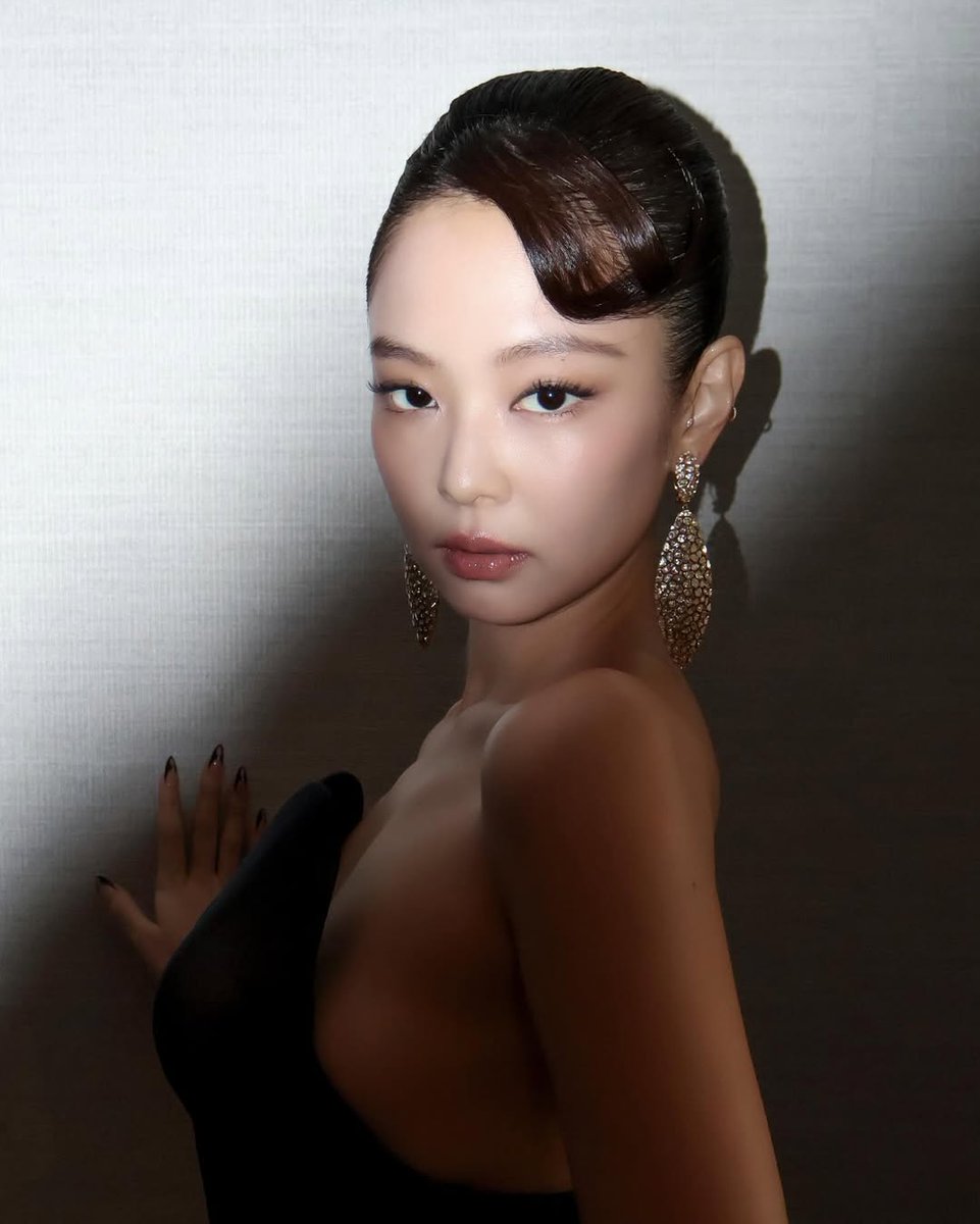 Complex Style tweet media