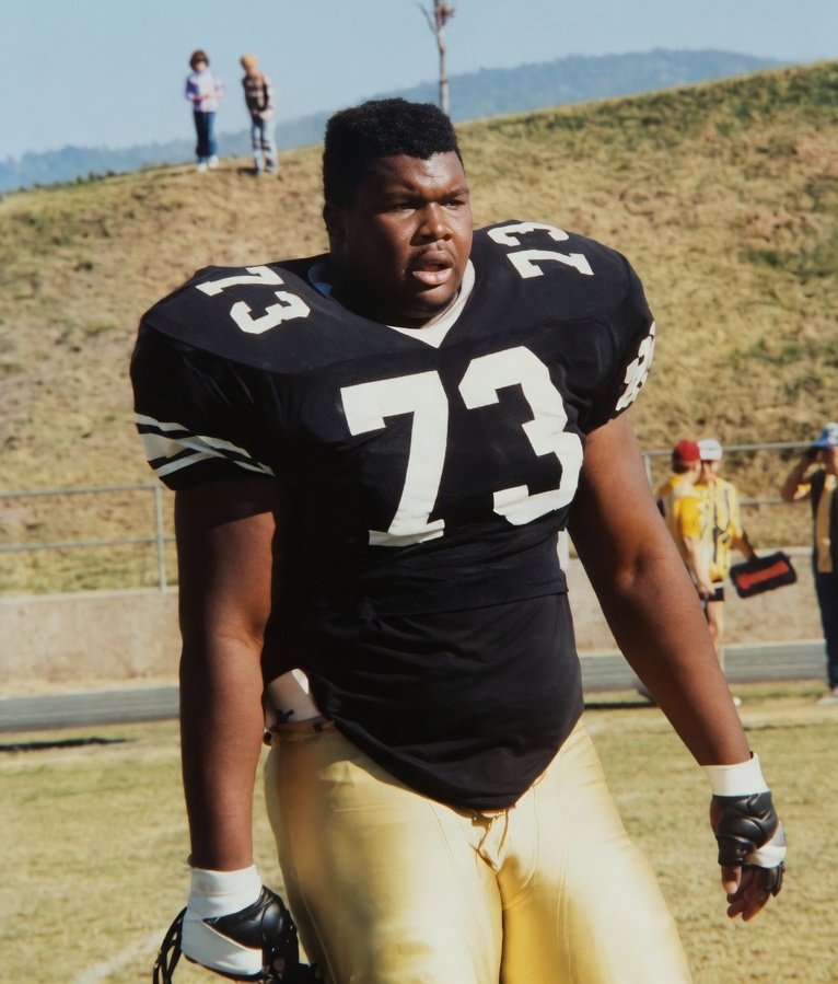 FB_Helmet_Guy tweet media