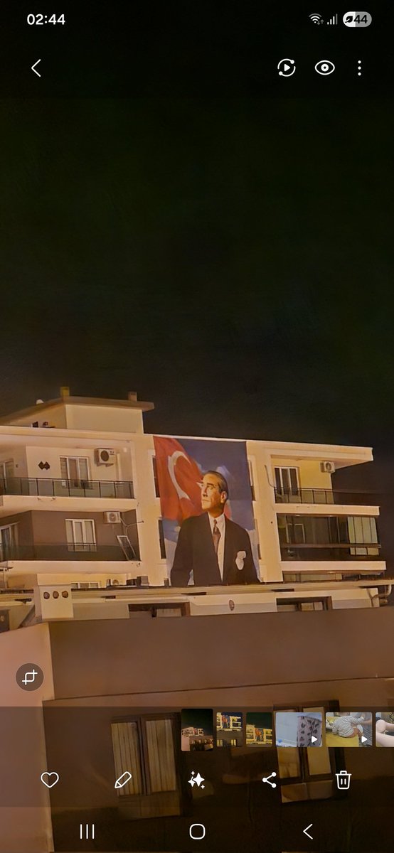 sonmesaj's tweet photo. Balkona sigara içmeye çıkmak bahane, amaç manzara... https://t.co/mK18kyEYZW