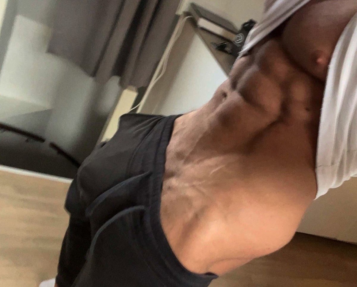 that 'straight' bodybuilder tweet media