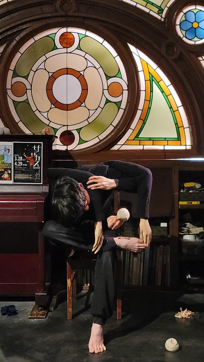 ryo_pokeharo_'s tweet image. 2026,4,19 #うっふ

うっふでは初めましての #ON さん
この日をすごく楽しみにしてた
うっふverもめっちゃよかった
ギシギシ(ミシミシ？)階段を降りてくる音が聞こえてきただけでぞわぞわ…わくわくした
椅子を使ったパフォーマンスも好きだなぁ
あの場面もこの場面も…とあげ出したらキリがないかも