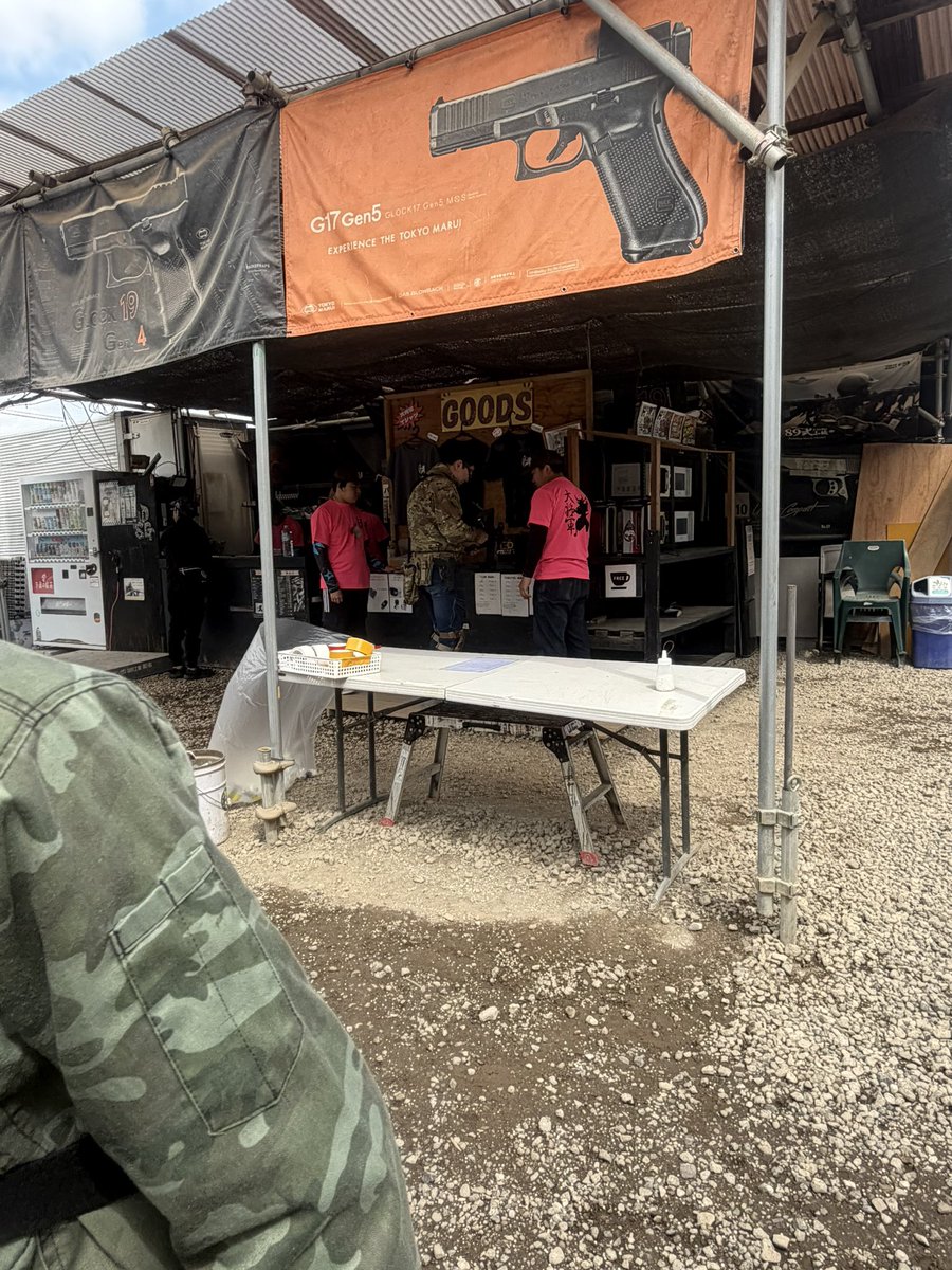 とみけん tweet media