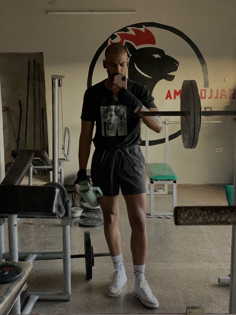 Tomen agua y vayan al gym