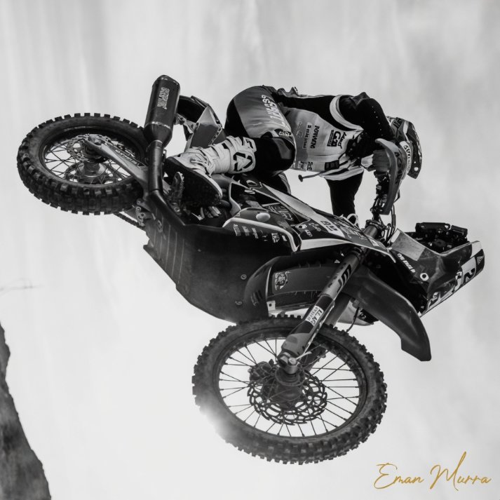 eman_murra's tweet image. 📸Idea and Caption only By Me !
Camera @CanonItaliaSpA eos r5 MarkII +RF 24-70mm f/2.8 B/W #Canon 
#Memories #Moments #Desert #Moto #Passion #Love #Challenge 

☕️✨#GoodMorning/#GoodNight 🌍

" Dentro il #Weekend..."
-Grazie sempre a Tutti...Presto si torna alla #F1 Stay Tuned !