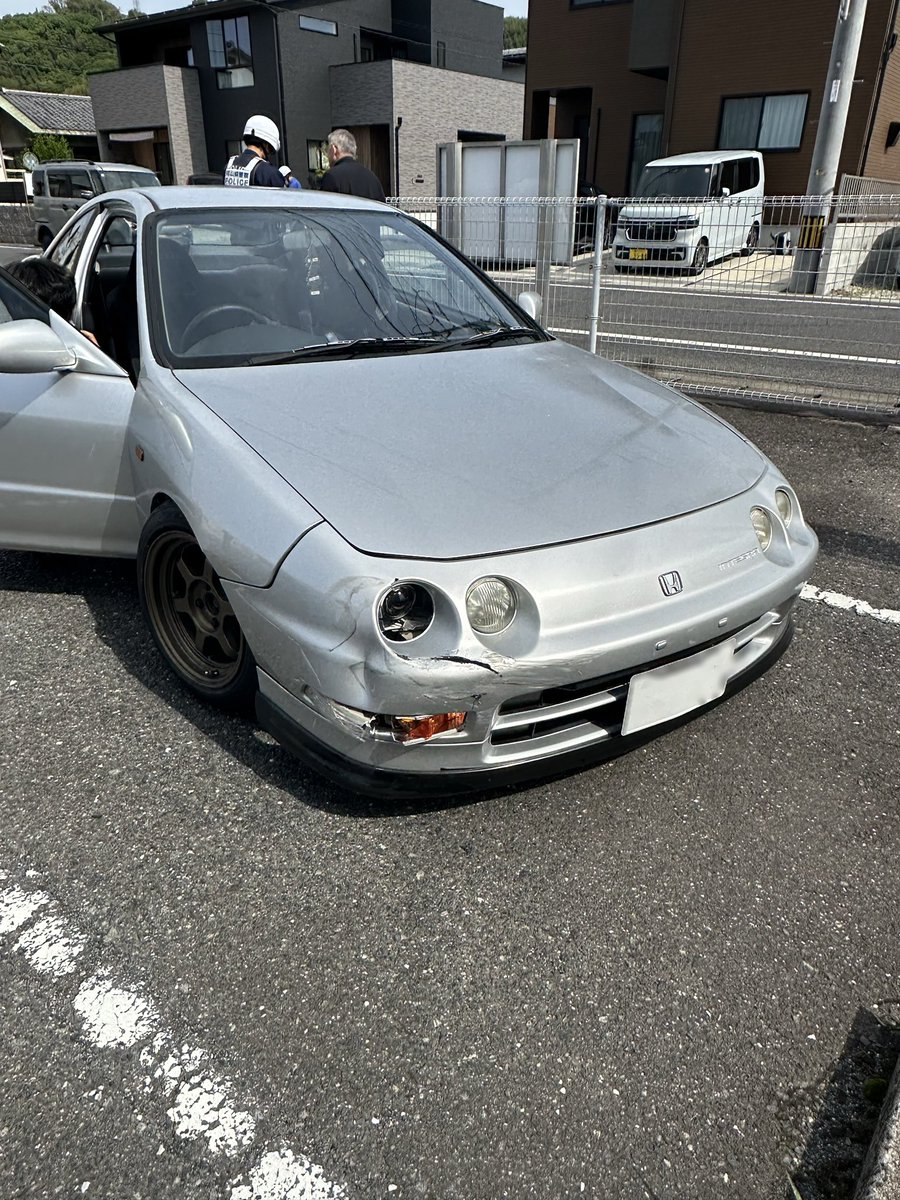 0921Tsu's tweet photo. 😭😭😭😭
コアサポいってるぽい…。
悲しい😭😭😭😭😭

みんな、こういう事故したときどうしてるの？
直してるの？廃車？ https://t.co/eUacdqnJHj