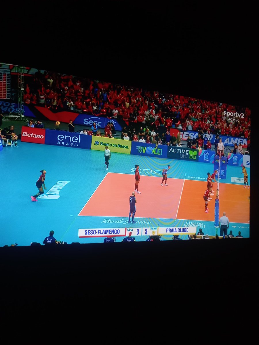 Tá tendo jogo do Flamengo na semifinal da superliga feminina.

Vale vaga na final.