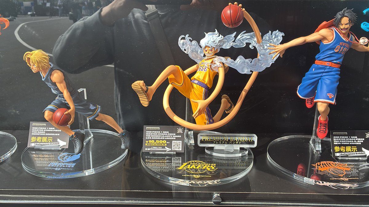 NBA HOUSE JAPANにて 展示中のMSPフィギュアが プレミアムバンダイで