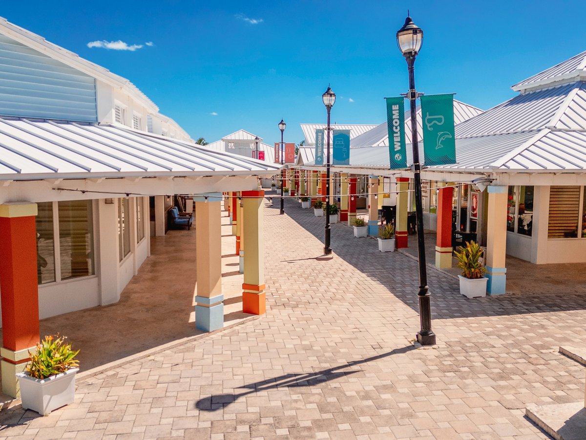 RWBimini's tweet image. #Shopping days hit different when it’s on island time 🛍️🌴

At every shop you can find a piece of #Bimini to take home. Steps from the resort Fisherman's Village is the perfect place to stroll, shop, and soak in those laid back vibes!

Learn more: bit.ly/3JYalcm