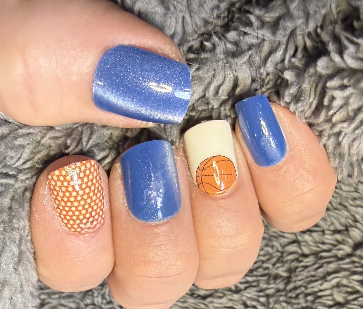 flutiefan's tweet photo. hey #Dateline Fam! it’s my bedtime but just finished #DatelineNails! last night’s game was crushing, so hoping my #Knicks Nails inspire a turnaround! 
all press ons: blue are #Temu and white are #KleoKolor. the bball overlays are #ColorStreet! @DatelineNBC @DatelineNBCProd https://t.co/r5tB0FmCkU
