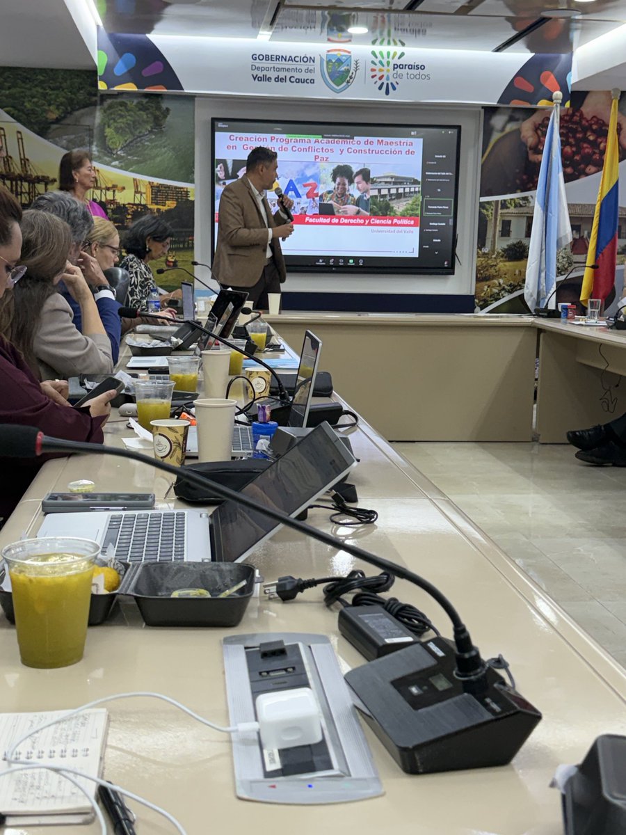EricSalazarA's tweet photo. En el Consejo Superior de UniValle aprobamos dos nuevos programas de posgrado para la Facultad de Derecho.

Recordemos que esta facultad fue creada hace apenas cuatro años. Era increíble que, la principal universidad del suroccidente  no contara con abogados en formación pública. https://t.co/lPtqXePi2p