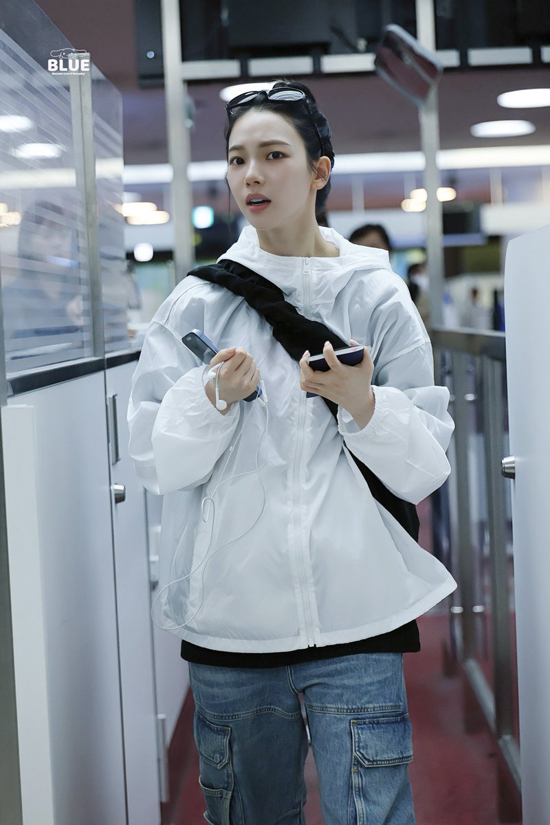 handsome karina tweet media