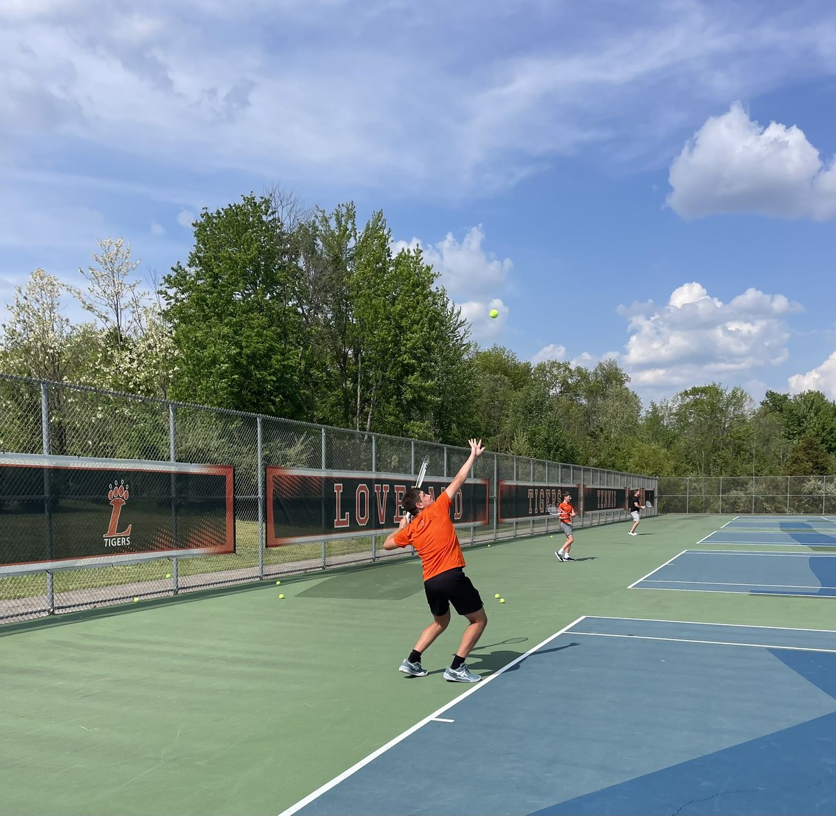 LPawTennis's tweet photo. Dropped a tough match to Mason B losing 3-2. Tigers now 12-2. @Loveland_AsstAD @LHSTigerAD https://t.co/w2nLkMbEzA
