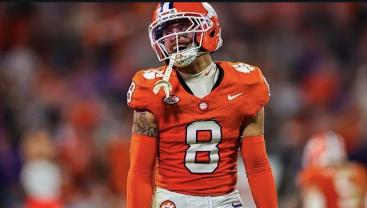 Talkin_Football's tweet photo. Aveion Terrell teaming up with his brother AJ is what dreams are made of. #nfldraft https://t.co/BUKylGqL6f