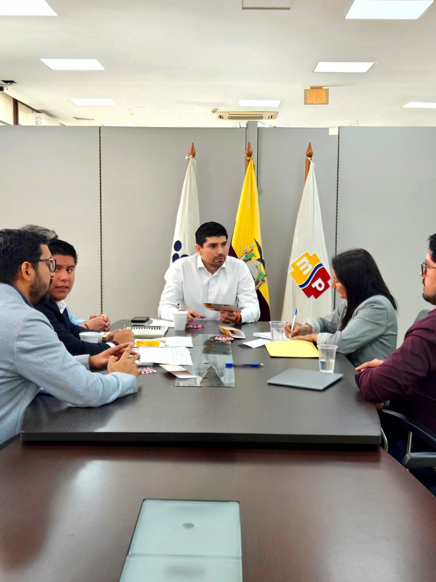 Arcsa_Ec's tweet photo. ¡Acción conjunta contra la falsificación de medicamentos! 🔎💊

Mantuvimos reunión técnica con Laboratorios #BioGenet para coordinar acciones que prevengan la falsificación de fármacos y fortalezcan el control, la trazabilidad y la vigilancia sanitaria.

#ElNuevoEcuador 🇪🇨 https://t.co/5EYAA4NRfE