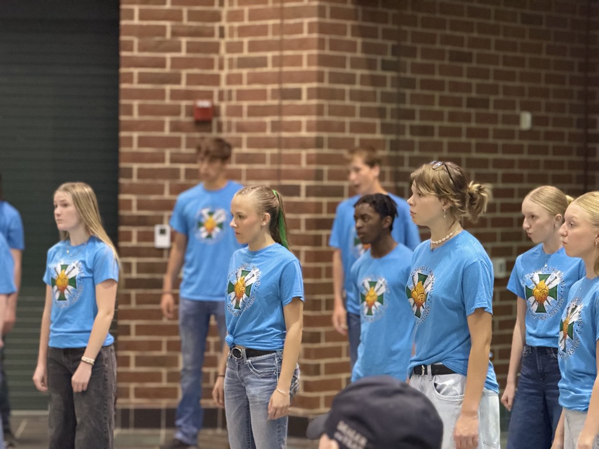 LMS_Super's tweet photo. LM Select Choirs performing at the Fine Arts Festival. 
Enjoying the  Octagon concert!! 💚💛 https://t.co/BwmoFS1Py3