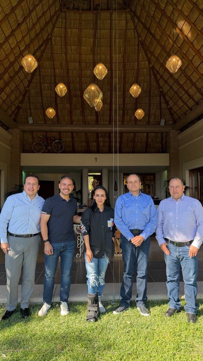 ClaudiaMurguia_'s tweet photo. 📍Chapala

Gracias amigo @alejandro_aguirrec por recibirnos. https://t.co/cWwUS38bqo
