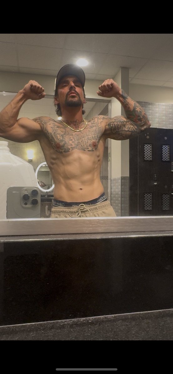 Flexing on all my haters 💪 #houstonstrong